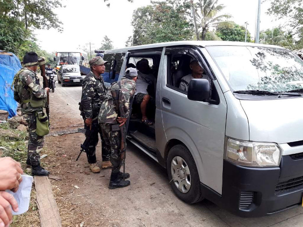 Philippine soldiers check a van in Lamitan city, Aug. 2, 2018. [Mark Navales/BenarNews]