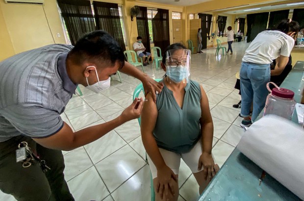 Philippine Lawyers, Opposition Politicians Rip Duterte for Threat to Jail Vaccine Dodgers Philippine Lawyers, Opposition Politicians Rip Duterte for Threat to Jail Vaccine Dodgers