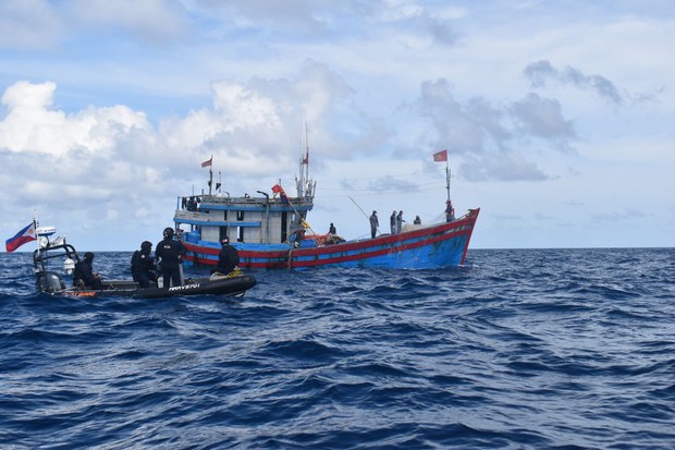 Philippines intercepts Vietnamese fishing boat in Reed Bank Philippines intercepts Vietnamese fishing boat in Reed Bank