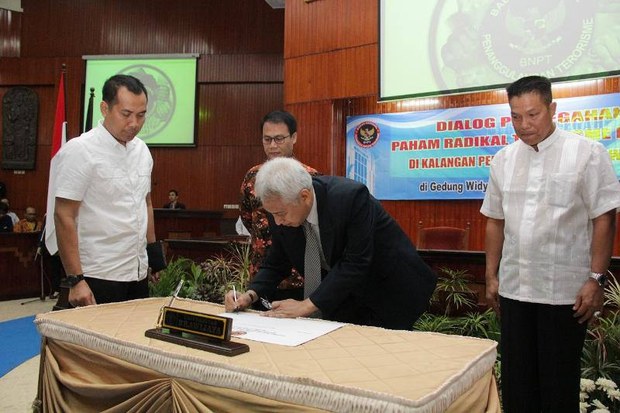 111815-ID-mou-620 111815-ID-mou-620