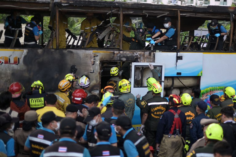 01 TH-bus-fire3.jpg 01 TH-bus-fire3.jpg