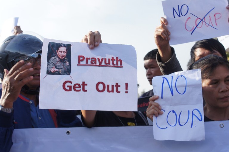 11 TH-prayuth-3 inside.jpg 11 TH-prayuth-3 inside.jpg