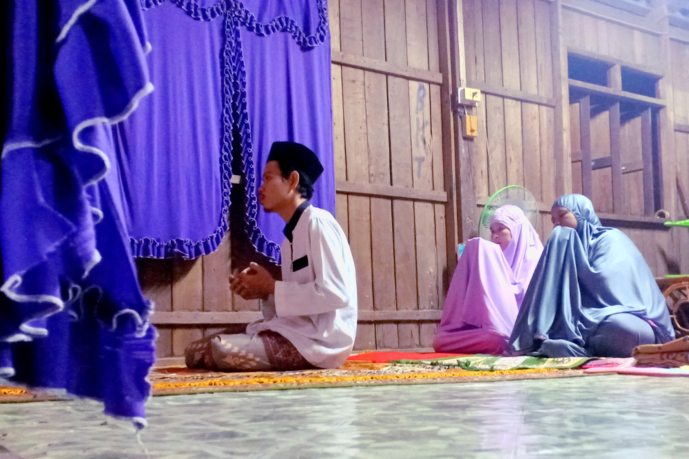 Makoree Abu leads his mother and sister-in-law in Tarawih prayers at his parents’ home in Pattani province. April 24, 2020.