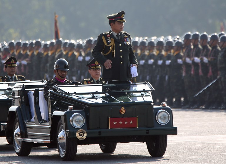 AP prayuth standing in the car.jpg AP prayuth standing in the car.jpg