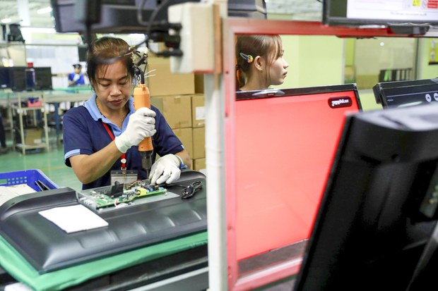 Burmese workers in Thailand fear getting drafted under new visa restrictions Burmese workers in Thailand fear getting drafted under new visa restrictions