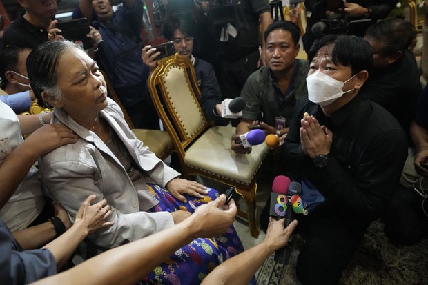 Family grieves Burmese woman killed in Bangkok mall shooting Family grieves Burmese woman killed in Bangkok mall shooting