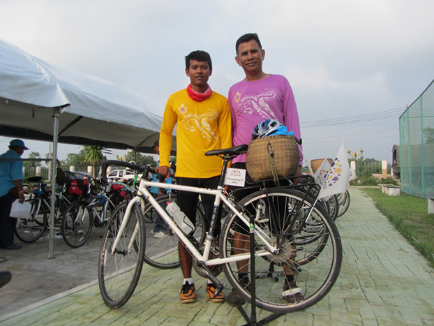 Riders Col Chatchai Keukit (purple) and Mahamazulkiflee Sni (yellow) are pictured at the Burapachan Arts and Cultural Center in Ranode, Songkhla. [BenarNews]