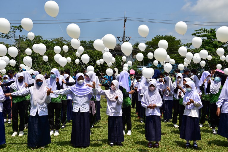 220330-th-my-peace-talks-balloons.jpg 220330-th-my-peace-talks-balloons.jpg
