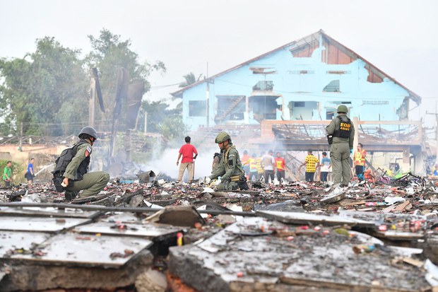 Thai police seek arrest warrants for couple over deadly warehouse explosion Thai police seek arrest warrants for couple over deadly warehouse explosion