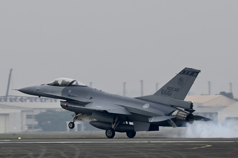 f16v.jpg f16v.jpg