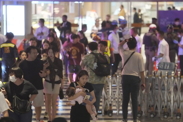 Police arrest 14-year-old suspect after deadly shooting spree at Bangkok mall Police arrest 14-year-old suspect after deadly shooting spree at Bangkok mall