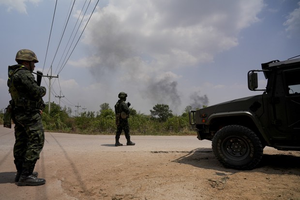 Karen rebel forces attack stranded Myanmar junta troops on Thai border Karen rebel forces attack stranded Myanmar junta troops on Thai border