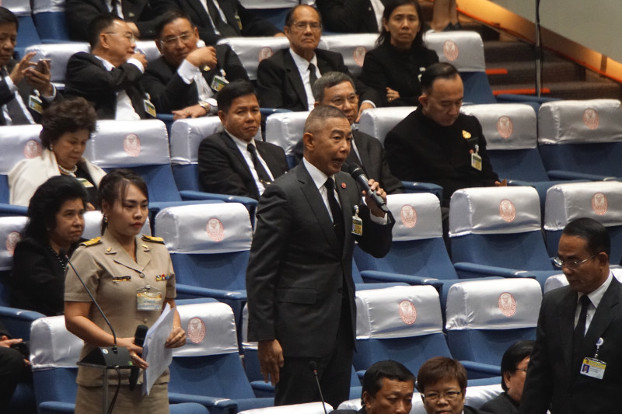 Gen. Apirat Kongsompong, Army chief, votes in parliament for Prayuth Chan-o-cha to become prime minister for a second term, June 5, 2019. [Nontarat Phaicharoen/BenarNews]