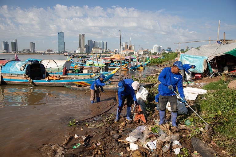 Mekong-plastic-cambodia-vietnam-thailand-07.jpg Mekong-plastic-cambodia-vietnam-thailand-07.jpg