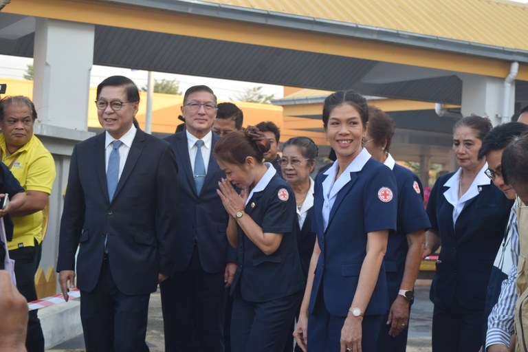 Members of the Thai Red Cross pose with Vice Foreign Minister Sihasak Phuangketkeow on March 25, 2024..JPG Members of the Thai Red Cross pose with Vice Foreign Minister Sihasak Phuangketkeow on March 25, 2024..JPG