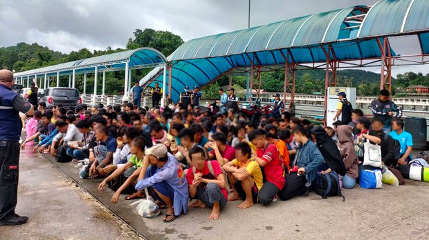 About 200,000 Myanmar workers detained in Thai immigration crackdown About 200,000 Myanmar workers detained in Thai immigration crackdown