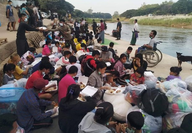 Thailand: 1,500 More Refugees Cross Border, Flee Fighting in Myanmar Thailand: 1,500 More Refugees Cross Border, Flee Fighting in Myanmar