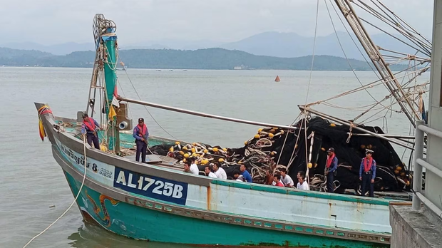 Myanmar to release four Thai fishermen detained after shooting, Thais say Myanmar to release four Thai fishermen detained after shooting, Thais say