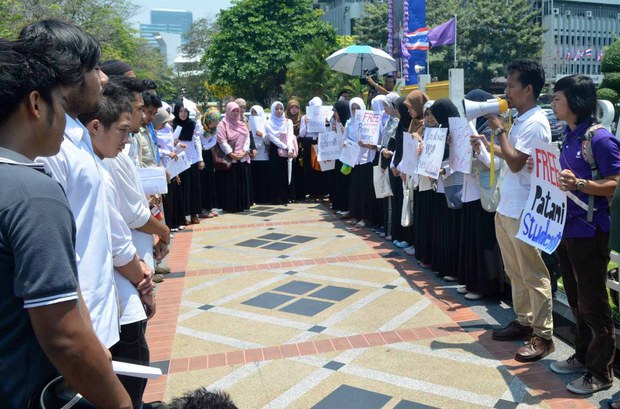 150406-TH-students-620 150406-TH-students-620