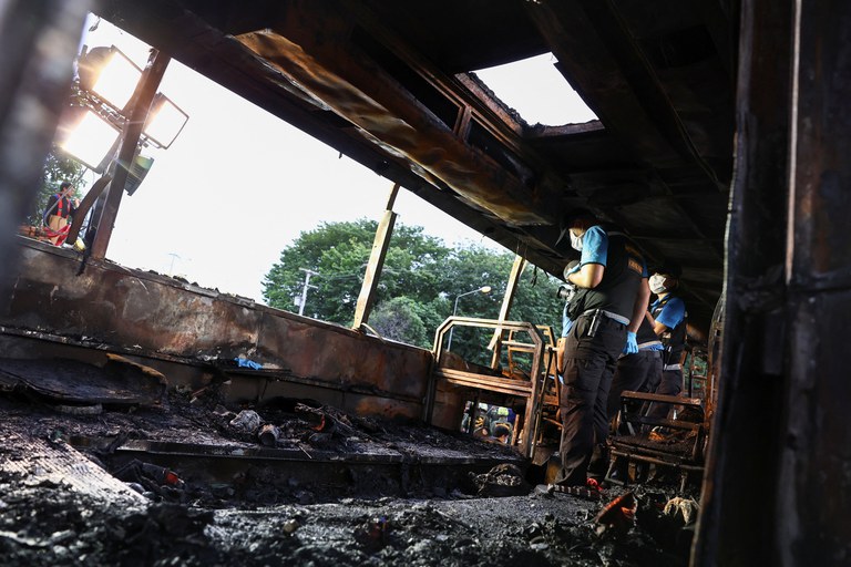 O1 TH-bus-fire5.JPG O1 TH-bus-fire5.JPG