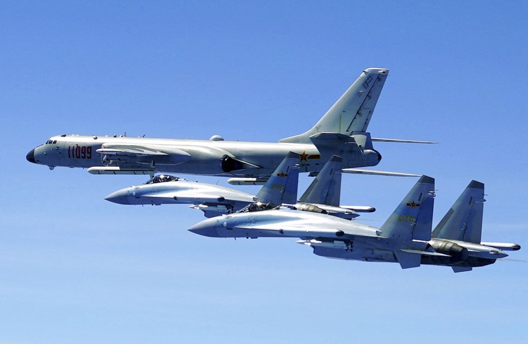 PLAplanes.jpg PLAplanes.jpg