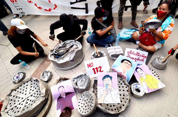 Hundreds Protest Detention of Thai Pro-Democracy Activists on Royal Defamation Allegations Hundreds Protest Detention of Thai Pro-Democracy Activists on Royal Defamation Allegations