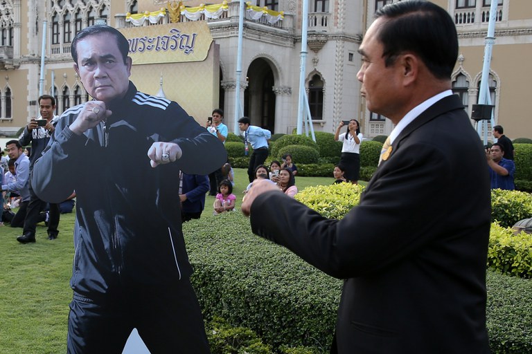 TH-prayuth-cutout-pic2.JPG TH-prayuth-cutout-pic2.JPG