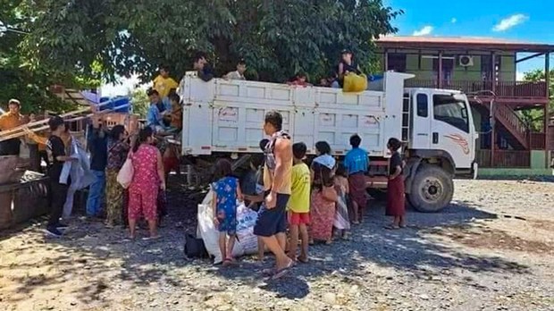 India pushes back hundreds of Myanmar refugees fleeing fighting India pushes back hundreds of Myanmar refugees fleeing fighting