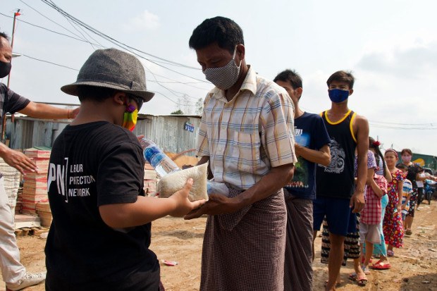 NGO: Thousands of Jobless Migrants in Thailand May Have Lost Legal Status NGO: Thousands of Jobless Migrants in Thailand May Have Lost Legal Status