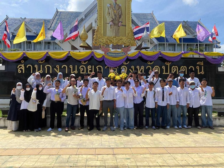 TH-south-mock-referendum 2.jpg TH-south-mock-referendum 2.jpg