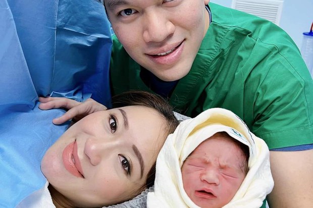Thaksin’s daughter gives birth two weeks before Thai election Thaksin’s daughter gives birth two weeks before Thai election