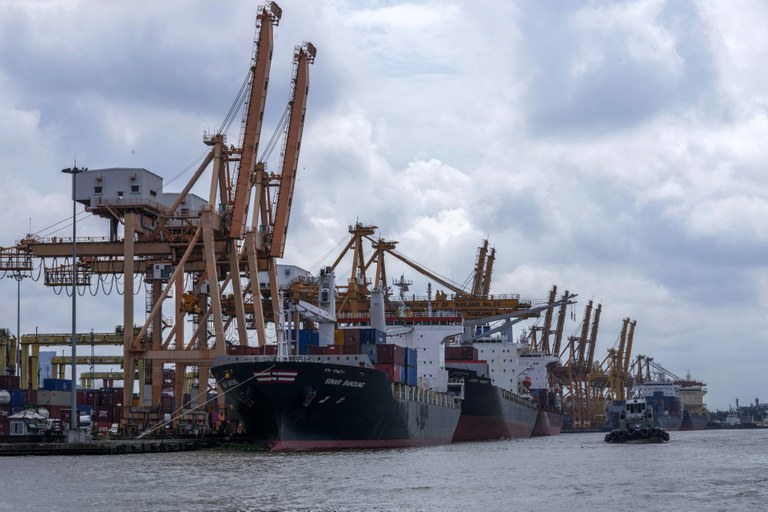 TH-economy-3.jpg TH-economy-3.jpg