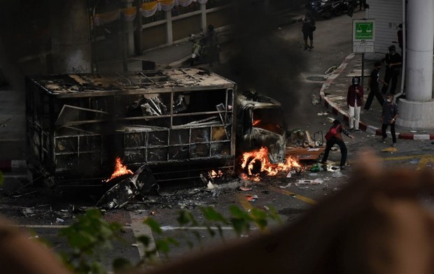 Rage over Govt’s Covid Failure Fuels Violent Turn in Thai Protests Rage over Govt’s Covid Failure Fuels Violent Turn in Thai Protests