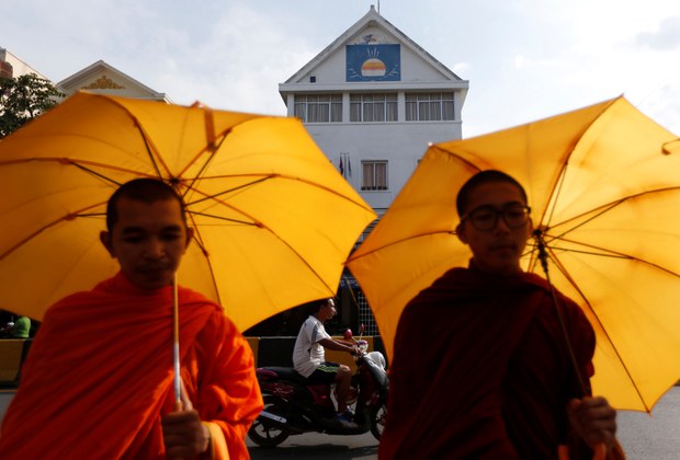 Thailand deports 6 Cambodian opposition party activists Thailand deports 6 Cambodian opposition party activists