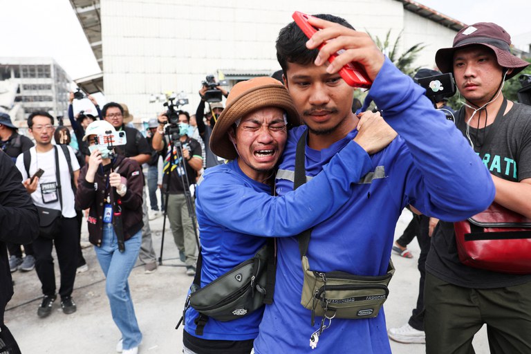 250329_TH_MN_quake_workers.JPG 250329_TH_MN_quake_workers.JPG
