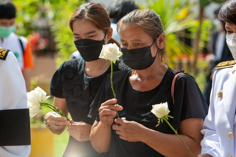 white-rose.jpg white-rose.jpg