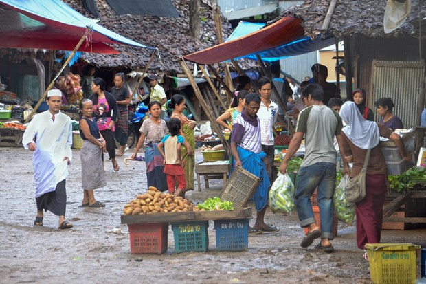 Thailand to grant citizenship to nearly 500,000 people Thailand to grant citizenship to nearly 500,000 people
