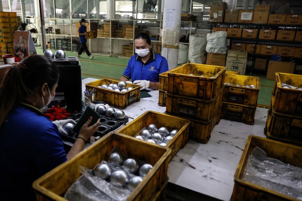 Thai business sector warns of job losses, inflation tied to wage hike Thai business sector warns of job losses, inflation tied to wage hike