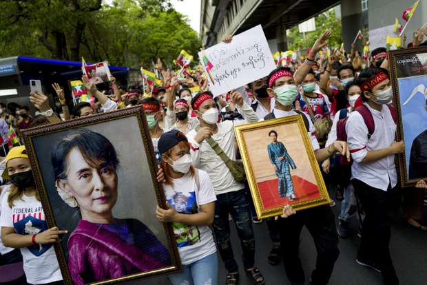 New faces of Burmese migrants in Thailand are young, savvy New faces of Burmese migrants in Thailand are young, savvy