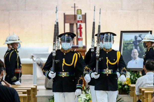 Aquino7