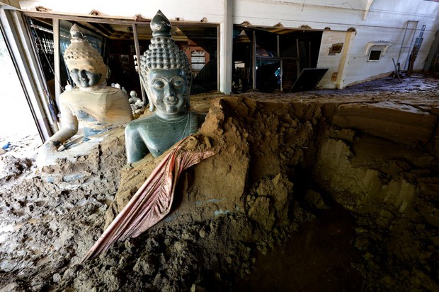 Northern Thai residents face long battle to clear mud, waste from floods Northern Thai residents face long battle to clear mud, waste from floods