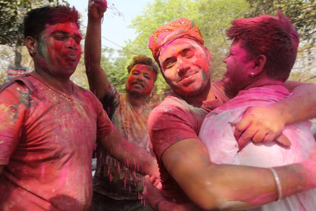 160324-IN-Holi-4.jpg