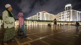 With prayers, Muslims mark the beginning of Ramadan