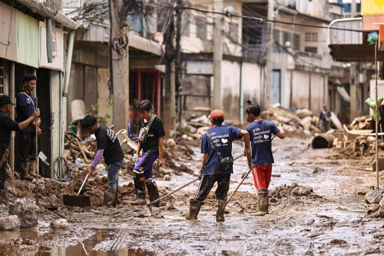 TH-mud-2.jpg TH-mud-2.jpg