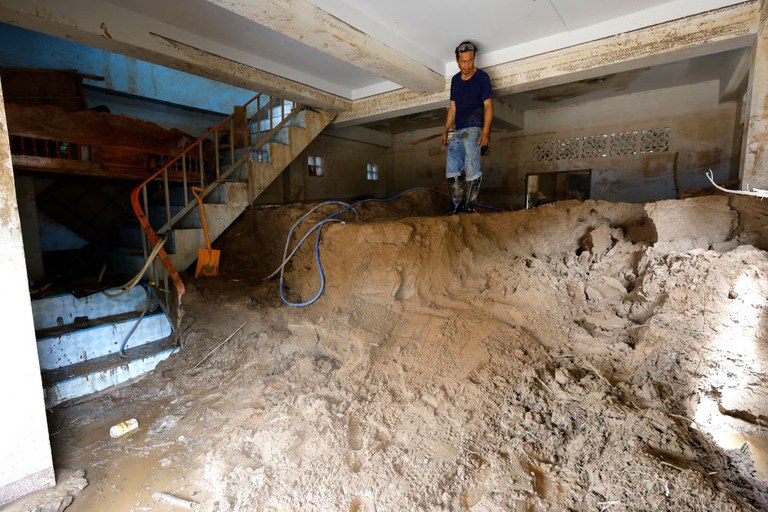 TH-mud-3.JPG TH-mud-3.JPG