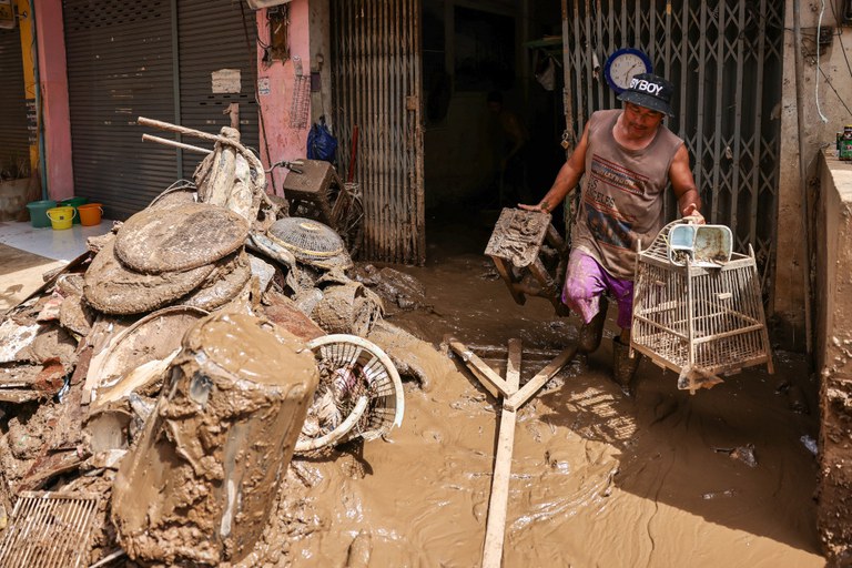 TH-mud-7.jpg TH-mud-7.jpg
