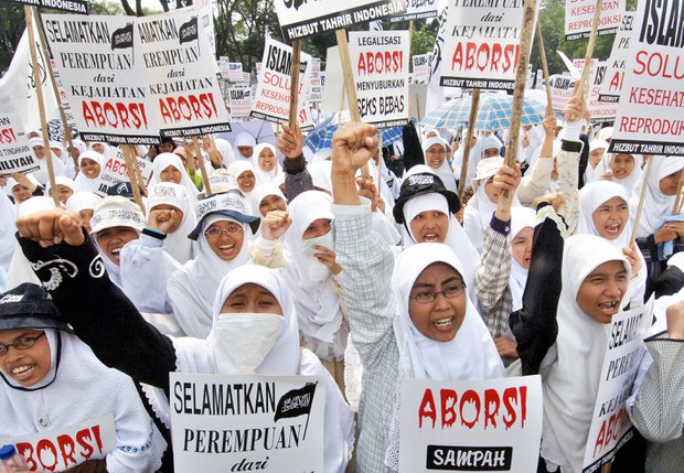 Aborsi bersyarat hingga kehamilan 14 minggu; disambut aktivis, ditentang MUI Aborsi bersyarat hingga kehamilan 14 minggu; disambut aktivis, ditentang MUI