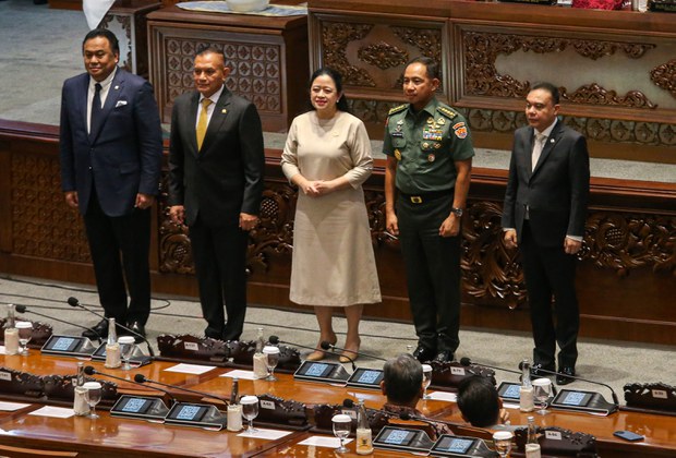 DPR sahkan Agus Subiyanto sebagai panglima, TNI didesak netral dalam Pemilu 2024 DPR sahkan Agus Subiyanto sebagai panglima, TNI didesak netral dalam Pemilu 2024