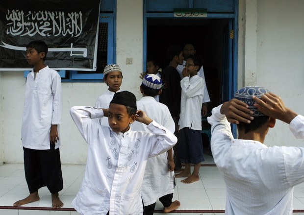 Jemaah Islamiyah resmi telah bubar, tetapi masih tancapkan pengaruh melalui pesantren Jemaah Islamiyah resmi telah bubar, tetapi masih tancapkan pengaruh melalui pesantren