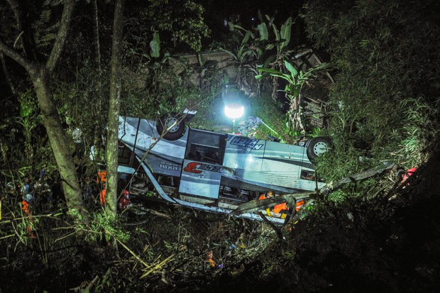 Bus Bawa Siswa SMP Masuk Jurang di Sumedang, 28 Tewas Bus Bawa Siswa SMP Masuk Jurang di Sumedang, 28 Tewas